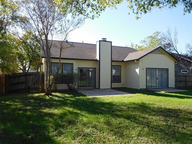 Building Photo - 2202 Quiet Wood Dr