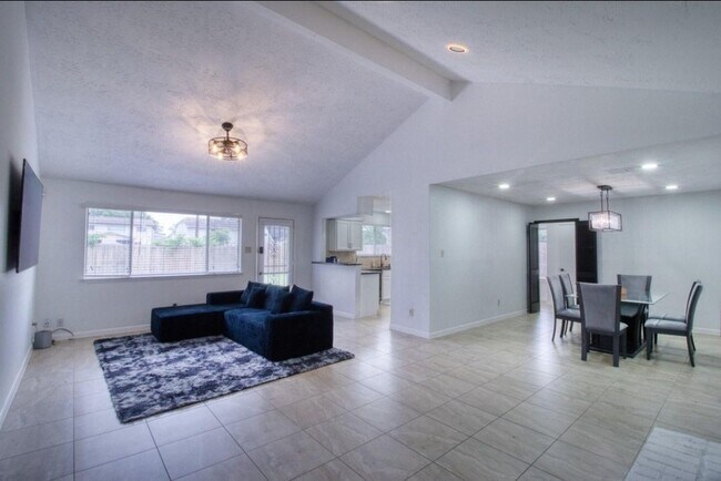 Building Photo - 16419 Lost Quail Dr