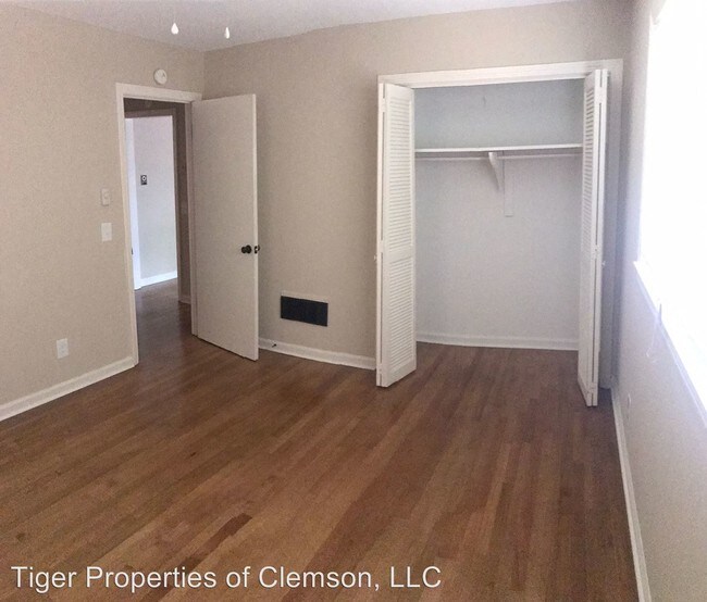 Building Photo - 218 Cochran Rd