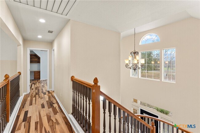 Building Photo - 1060 Great Oaks Dr