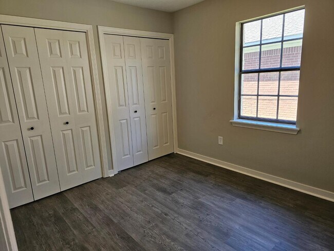 Building Photo - 106 Brendalwood Ln