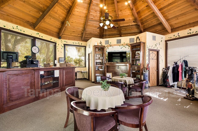 Building Photo - 242 Country Ln