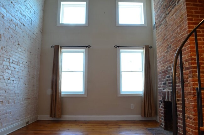 Building Photo - 19 E Wheeling St