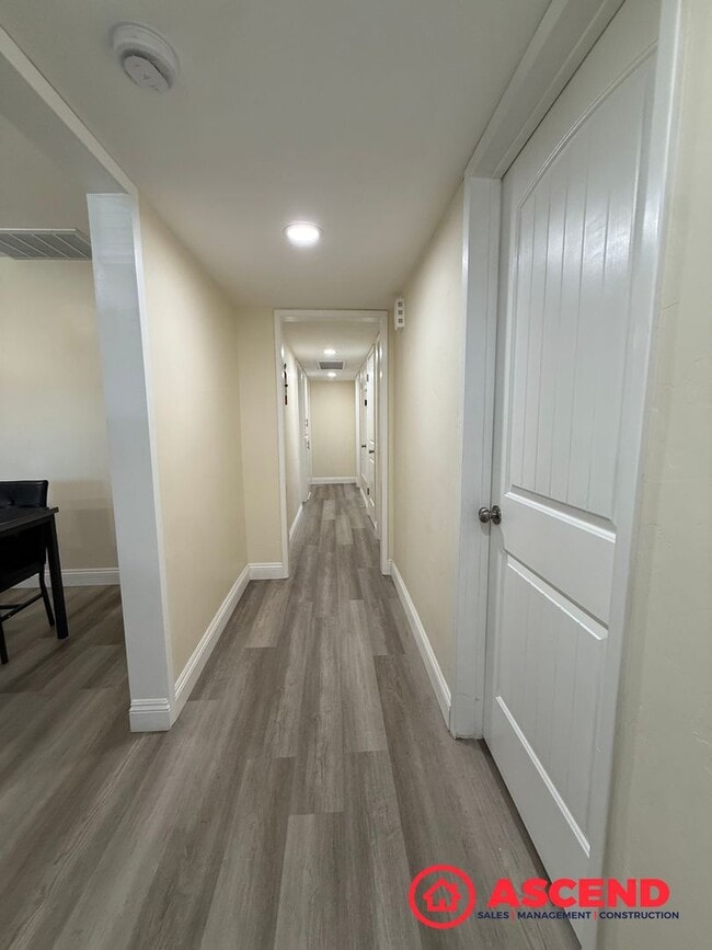 Building Photo - Charming 3 Bedroom / 2 Bath Home + Additional Office