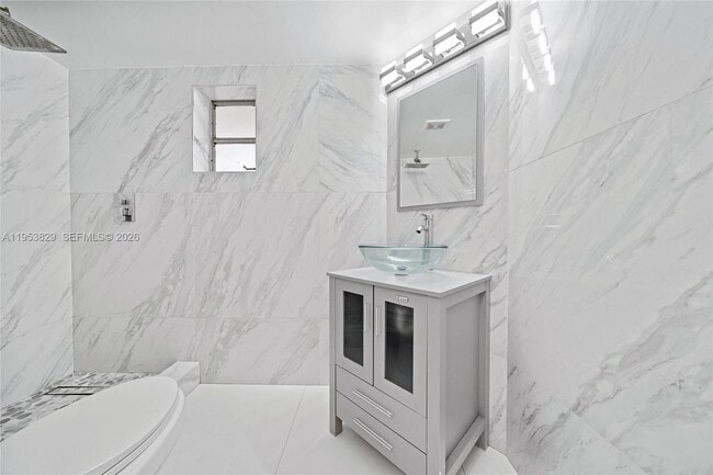 Building Photo - 18900 NE 14th Ave