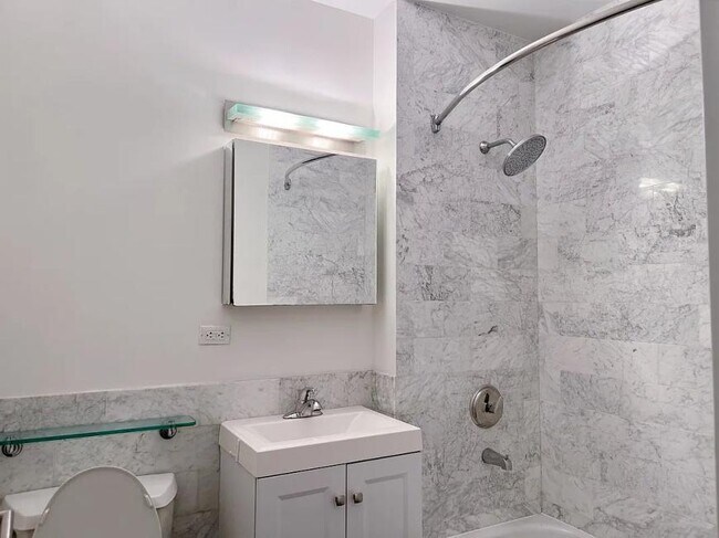 Building Photo - 2 bedroom in New York NY 10005
