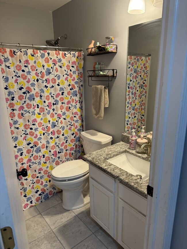 Building Photo - 689 Shannon Dr