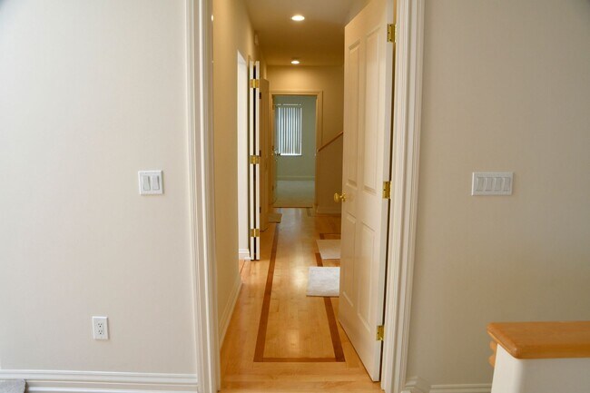 Building Photo - Remodeled 4BR/3BA Home Near Glen Park BART