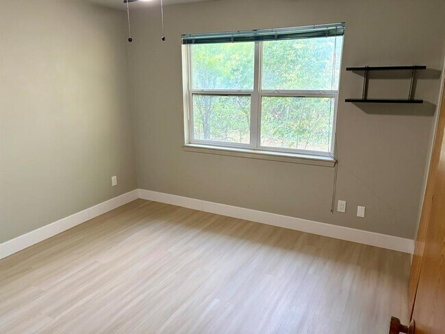 Building Photo - 11401 Indianhead Dr