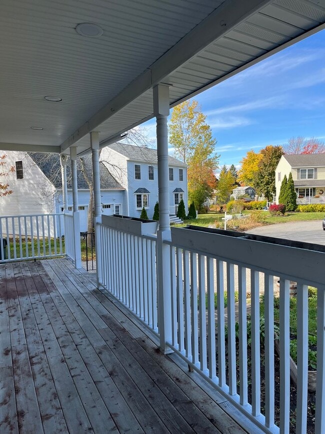 Building Photo - Rare Find Single Family Home in South Port...