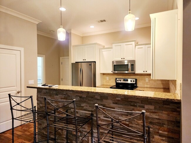 Building Photo - 1141 Silverton Dr