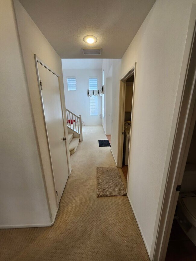 Building Photo - Beautiful two-story in Hunter's Ridge
