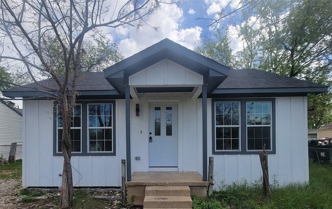 Primary Photo - 3024 N Crump St