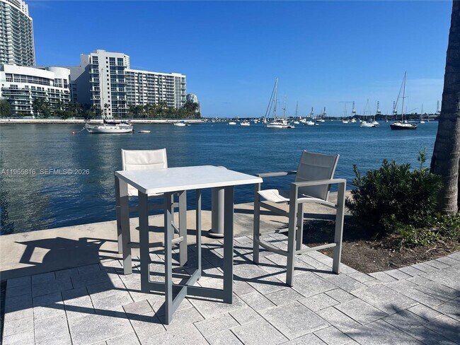 Building Photo - 20 Island Ave