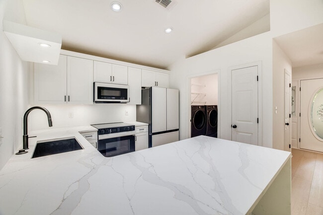 Building Photo - 145 Bayou Landing Rd