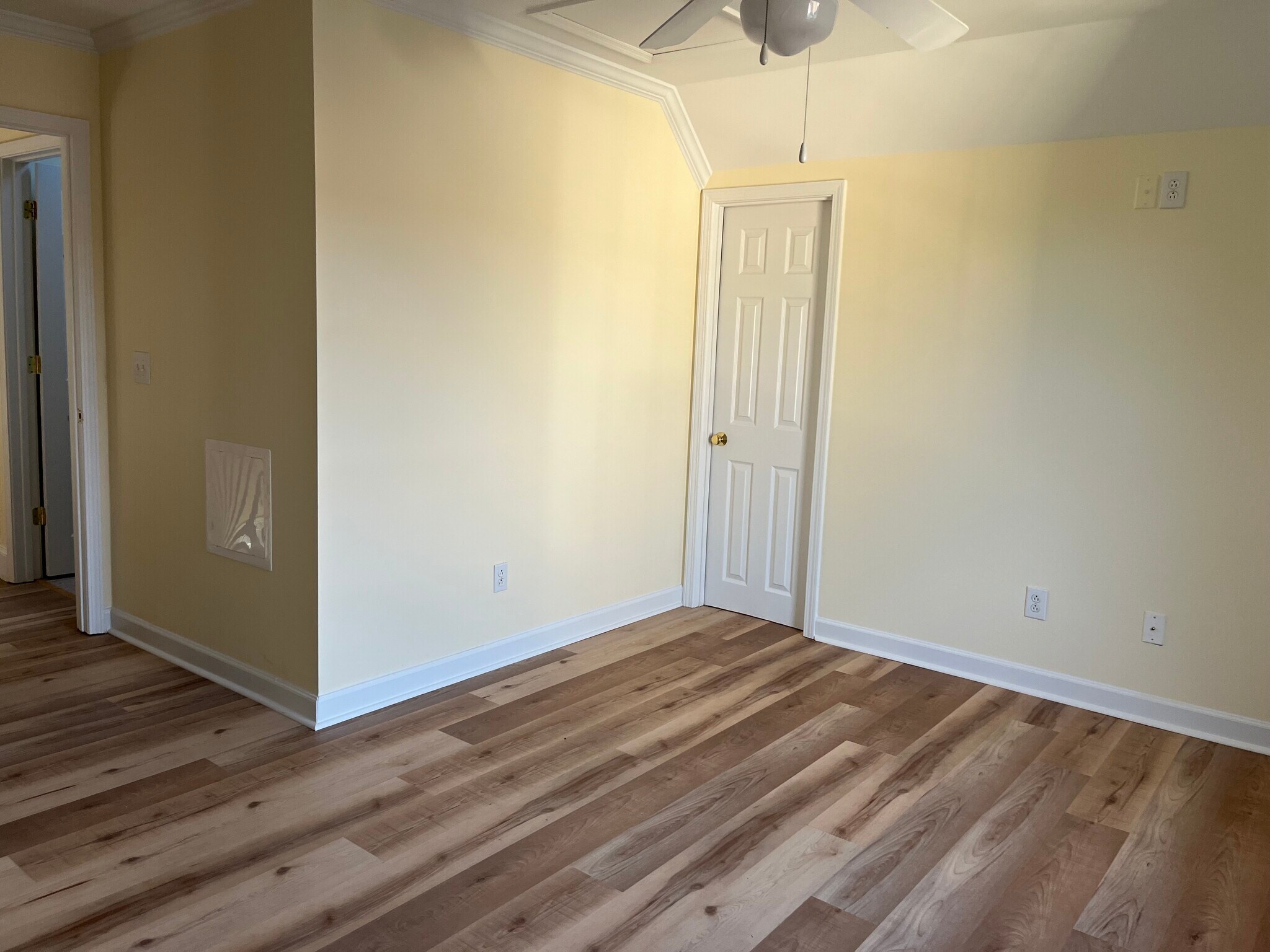 Building Photo - 6 Willow Tree Ct