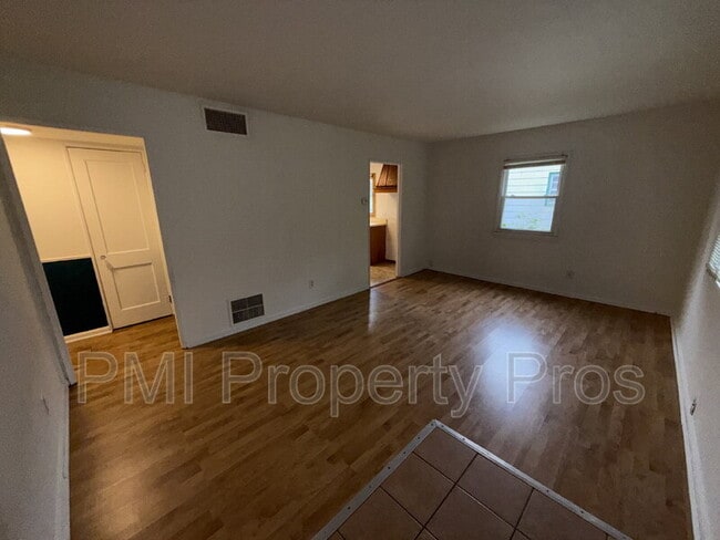 Building Photo - 5662 N 39th St