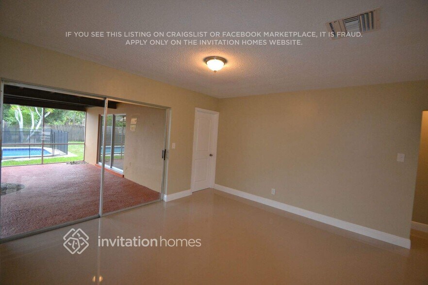 Building Photo - 4015 W Park Rd