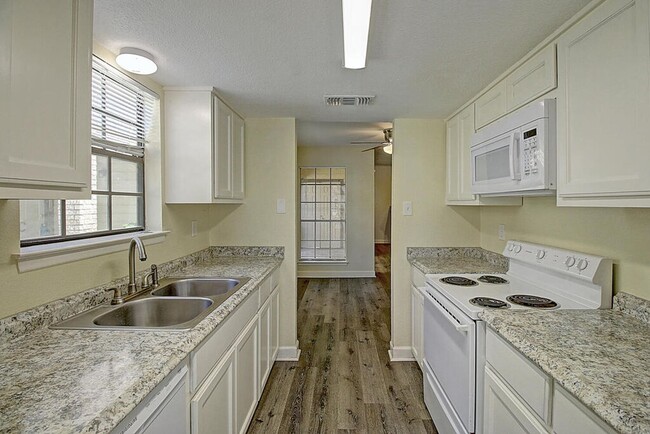 Building Photo - 2314 Capitan Dr