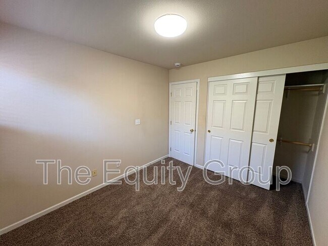 Building Photo - 1422 E Mesa Ct