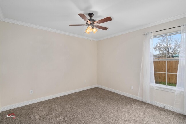 Building Photo - 306 Avondale Ln