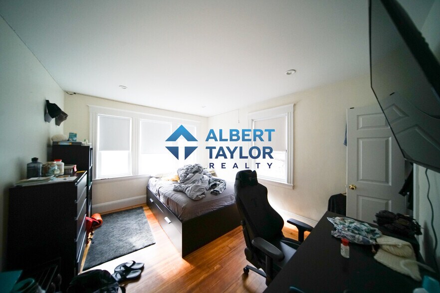 Building Photo - 8 Sawyer Ter