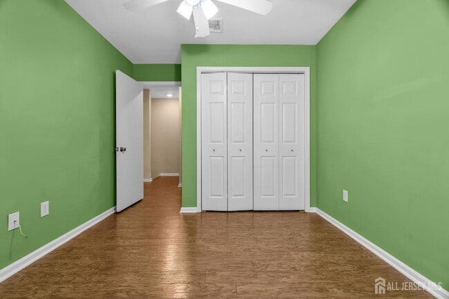 Building Photo - 19 Delavan Ct