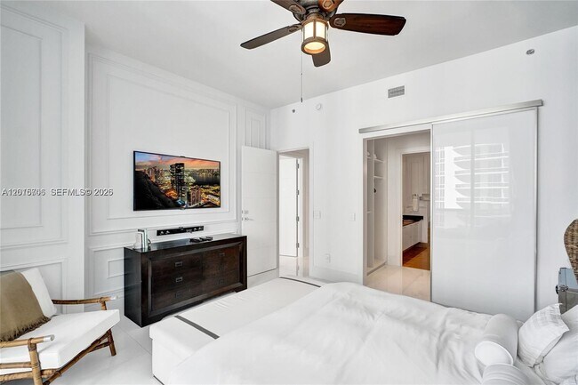 Building Photo - 15811 Collins Ave