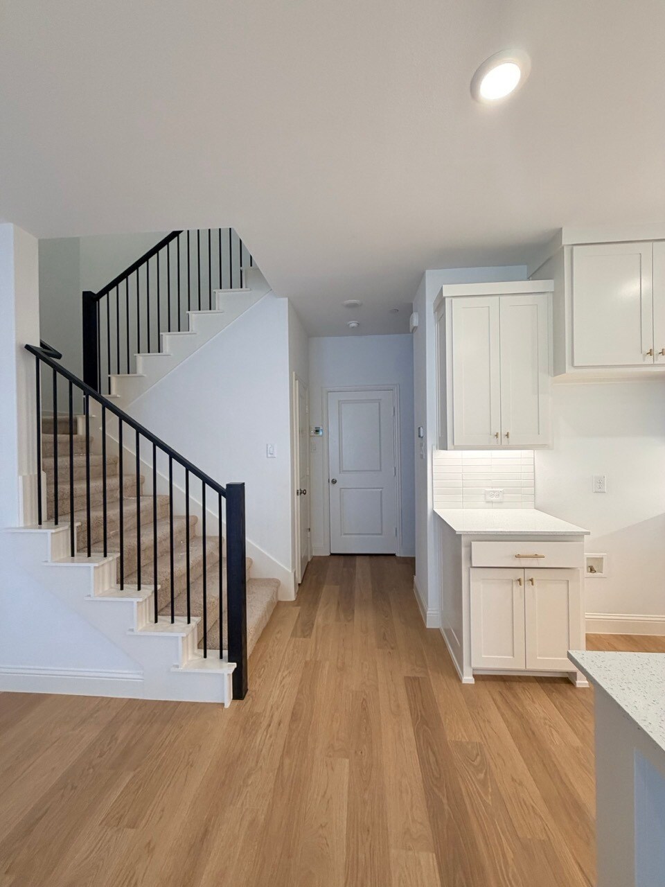 Garange entry - 4809 Lunker St