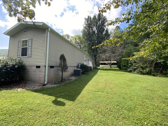 Building Photo - 2075 Walnut Cove Rd