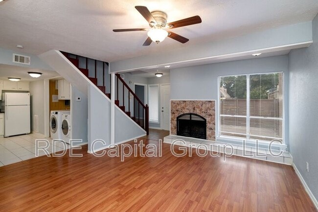 Building Photo - 3121 Park Ln