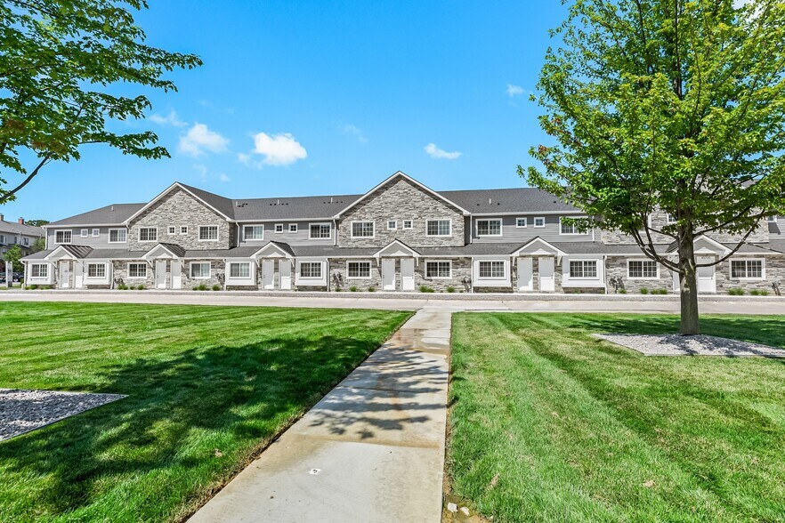 Town Center Villas 45669 Long Fellow Dr Shelby Township MI 48315
