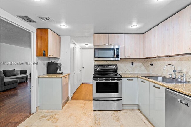 Building Photo - 251 174th St