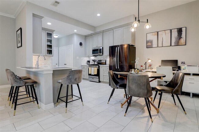 Building Photo - 5339 Canyon Hollow Dr