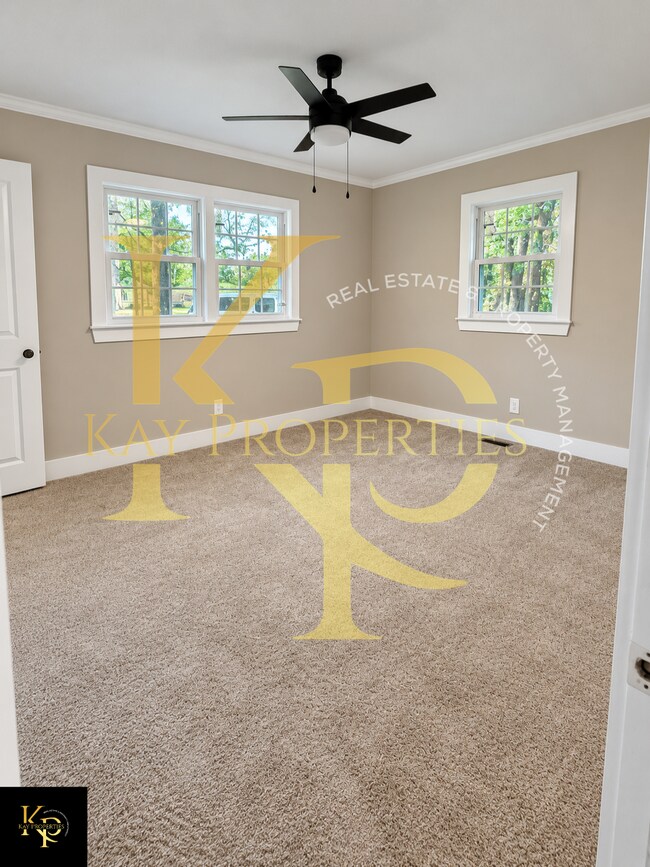 Building Photo - 2034 E Azalea Dr