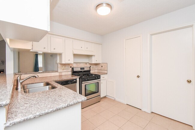 Building Photo - 22743 Red River Dr