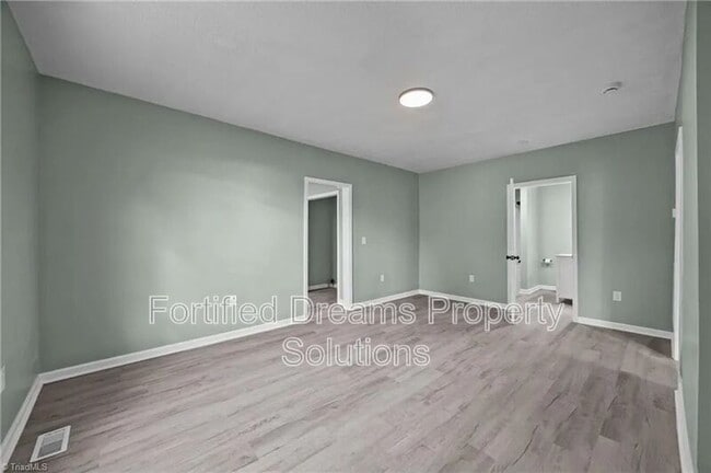 Building Photo - 608 Montgomery St