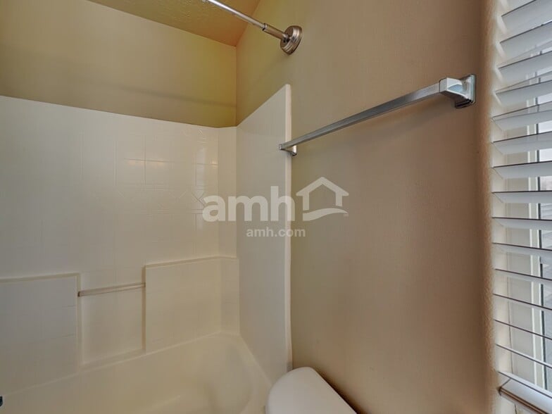 Building Photo - 19782 Amherst Ave