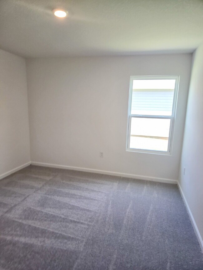 Building Photo - Welcome to your brand-new home in the Mall...