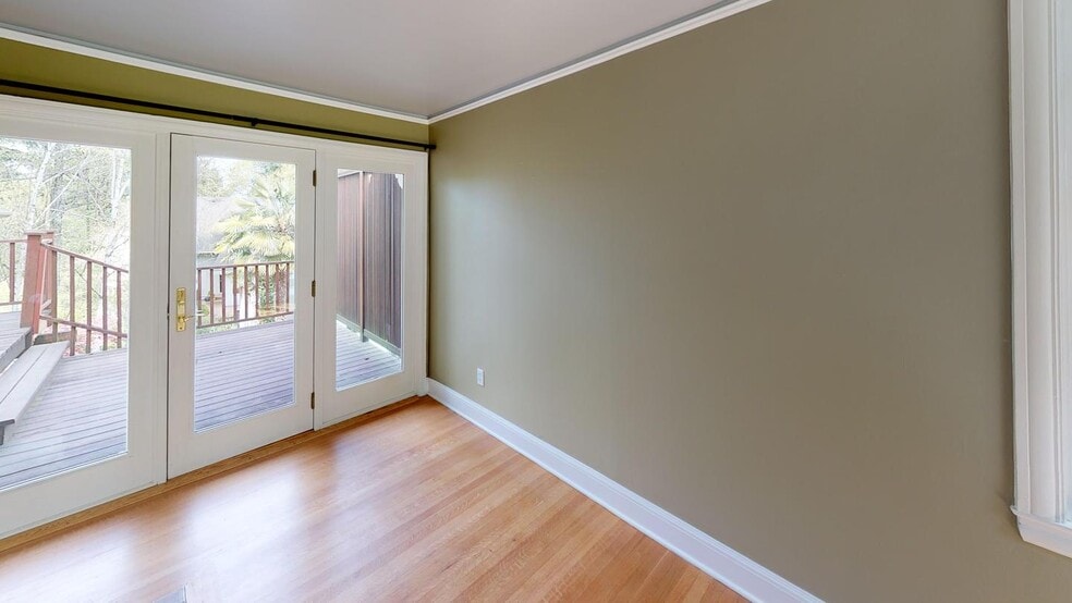 Building Photo - 2371 SW Montgomery Dr