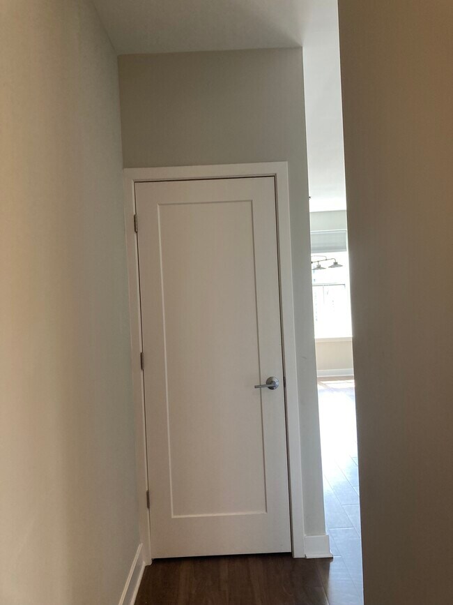 Entryway - 989 S Buchanan St