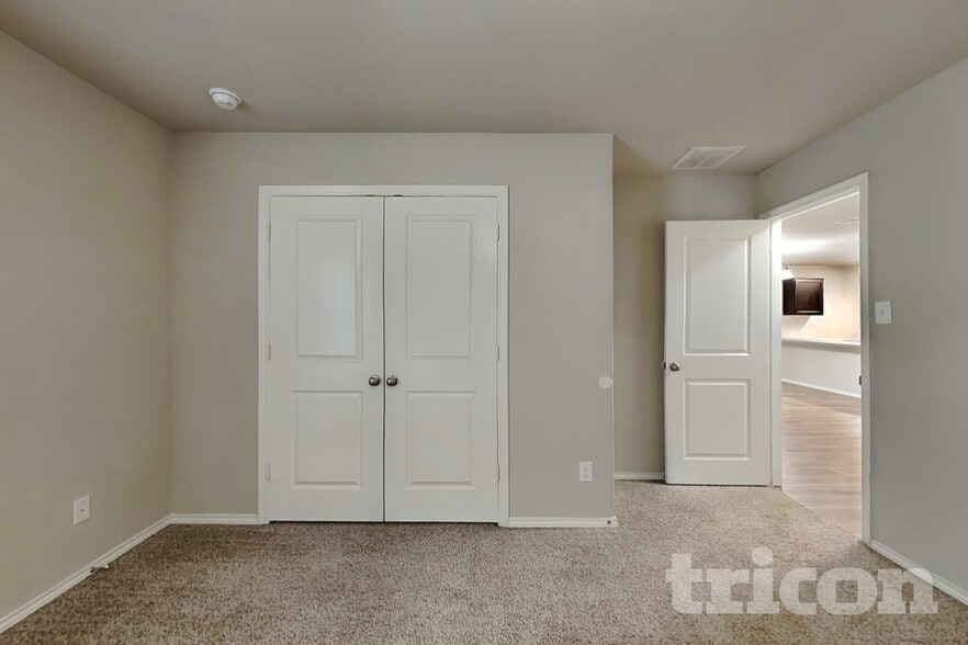 Building Photo - 9727 Marbach Hl