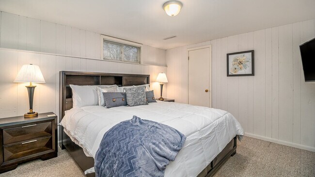 Building Photo - 886 Arthur Dr