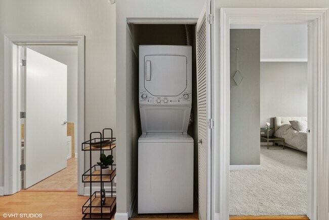 Building Photo - 451 W Huron St