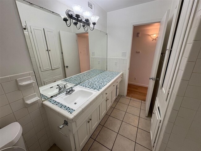 Building Photo - 7914 Mullen Dr