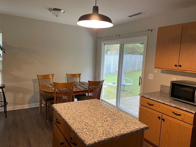 Building Photo - Comfortable 3BD, 2.5BA Raleigh Home with a 1-Car Attached Garage in an HOA Community with Amenities