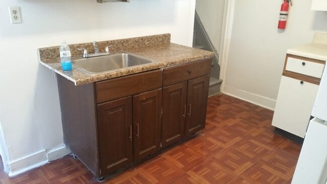 Building Photo - Large home for family!