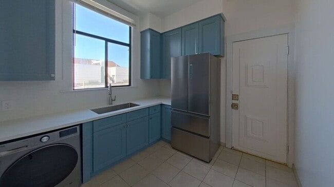 Building Photo - 305 23rd Ave