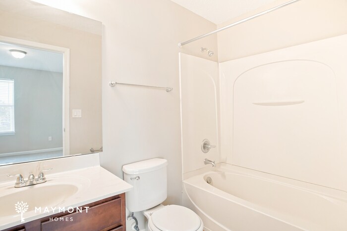 Building Photo - 438 Walnut Dr