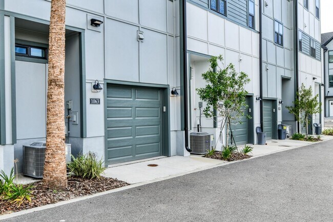 Building Photo - 1063 Farwell St